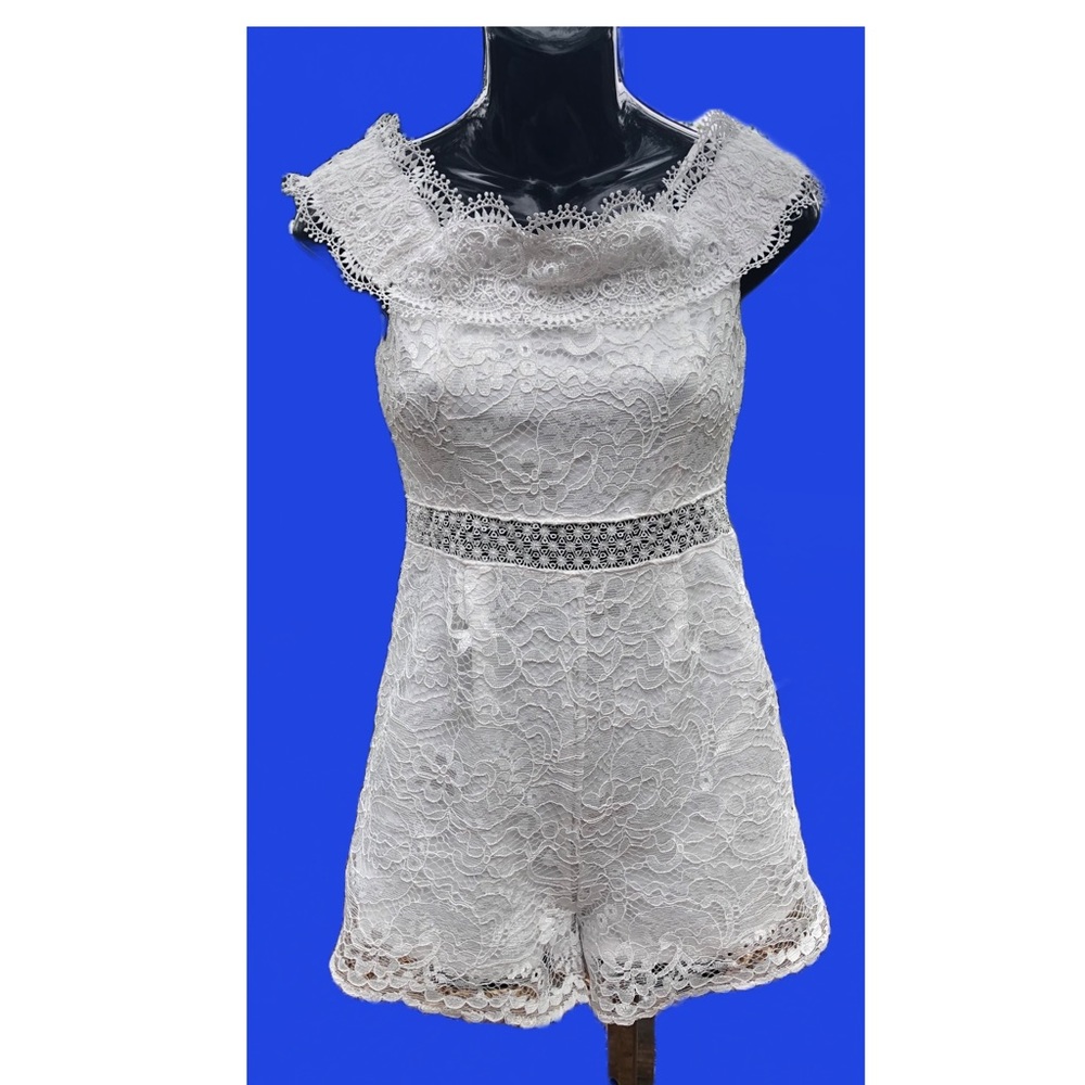 Francesca’s Collections Bright White Lace Romper XS